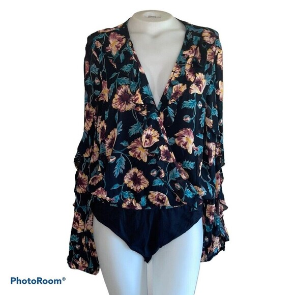 Band of Gypsies Women's Regan Floral Print Ruffle Sleeves Bodysuit Top - Picture 3 of 10